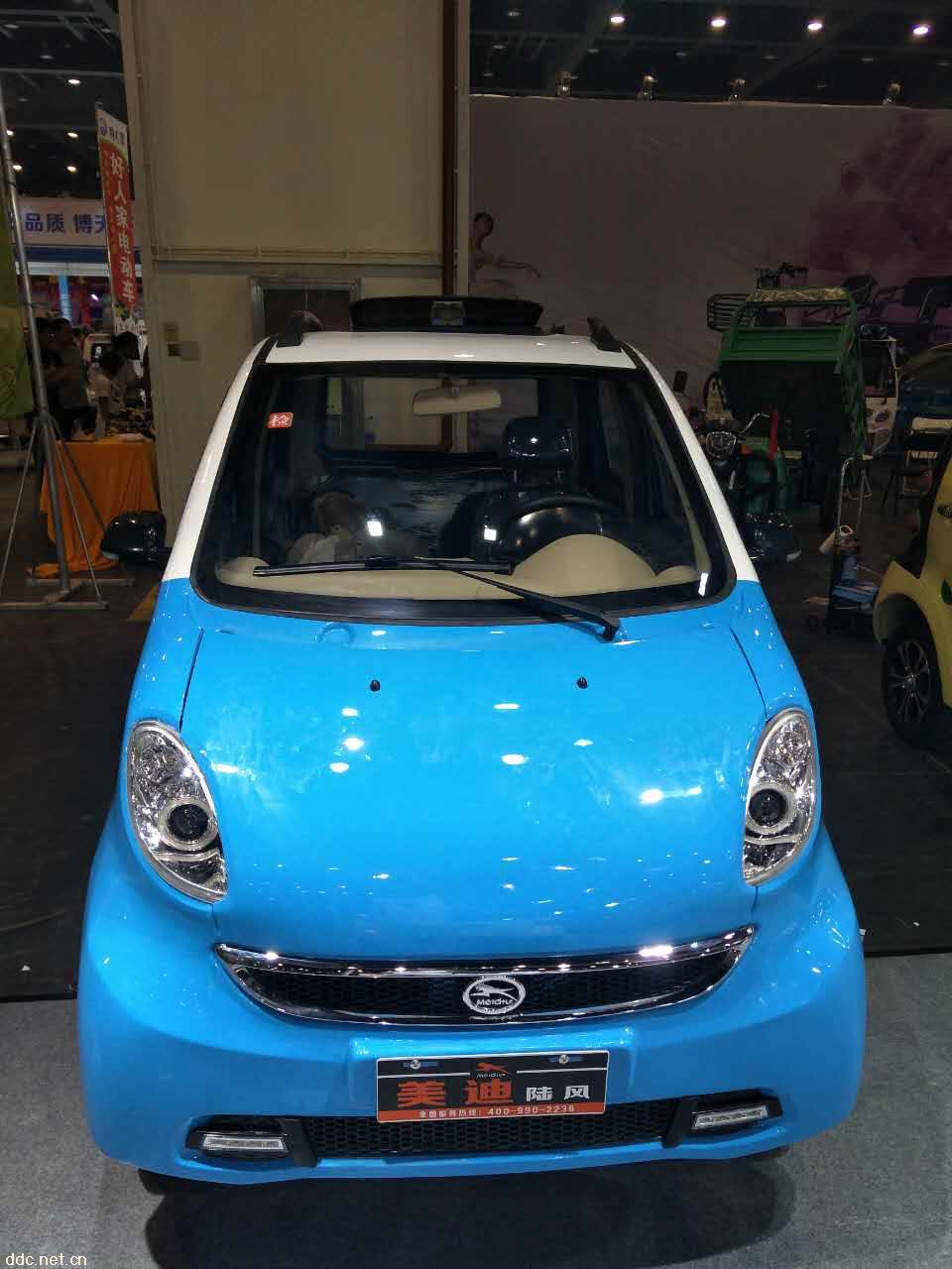 美迪五开门陆风电动车